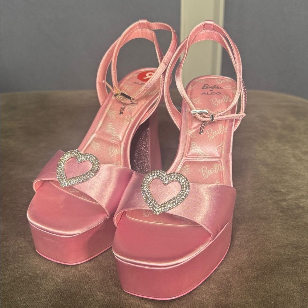 Barbie x ALDO Collection Pink Satin Platform Heart Sandal Block Heel 9 NEW